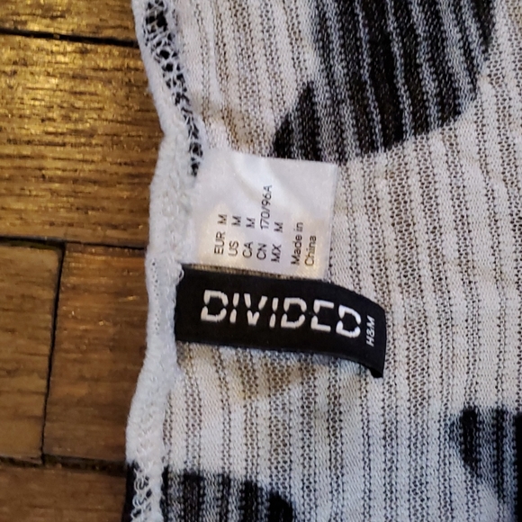 Cat Pattern T-shirt - Picture 3 of 3